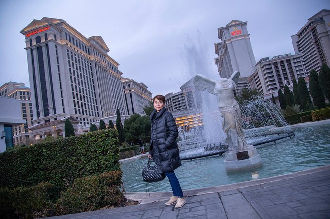 2 Hour Private Limo Photo Tour - Private limo + pro photos: the Vegas combo that saves you stress