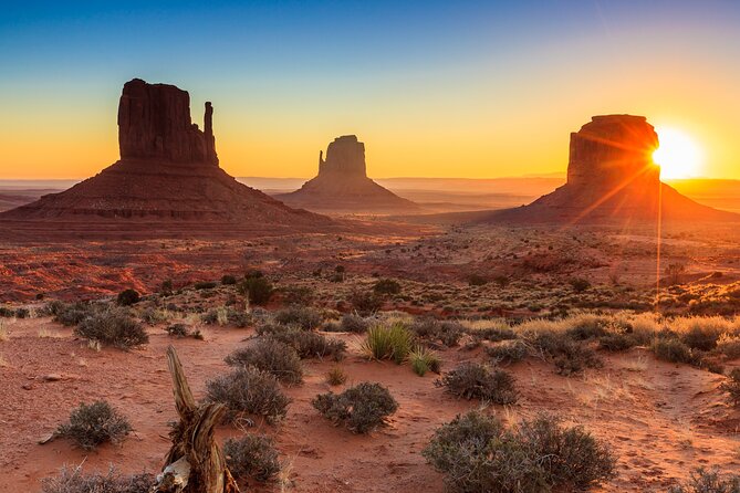3-Day Grand Circle Tour from Las Vegas - Monument Valley Sunrise and Navajo-Led Jeep Time