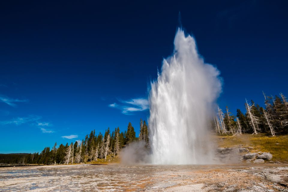 7-Day Yellowstone National Park Rocky Mountain Explorer - Entering the Yellowstone-to-Rockies Route from Las Vegas