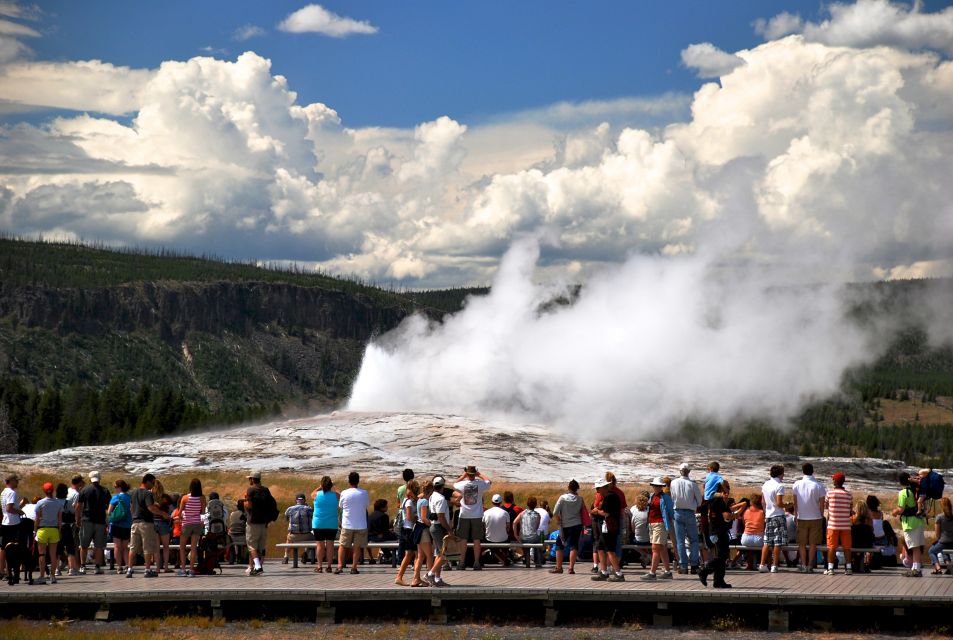 7-Day Yellowstone National Park Rocky Mountain Explorer - Days 4 and 5 in Yellowstone: Old Faithful, geysers, loops, and the boiling river