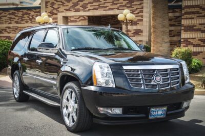 Airport Transfer Private Luxury SUV Service - The pick-up routine: from luggage to SUV without the scramble