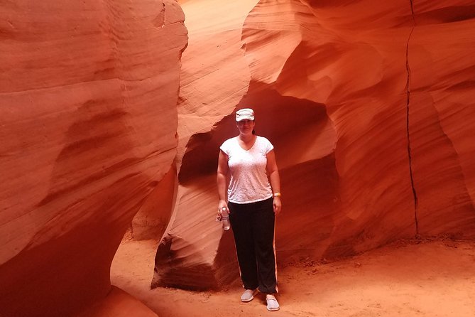 Antelope Canyon, Horseshoe Bend and Lake Powell Tour from Las Vegas - What to wear and bring (so you don’t suffer for the photos)