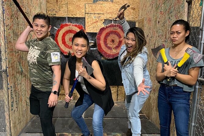 Axe Throwing Las Vegas Fremont Street - Beer while you throw: fun accessory with clear rules