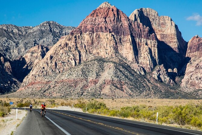California Desert, Red Rock Views and Seven Magic Mountains - Small-group touring: the secret is less crowd stress