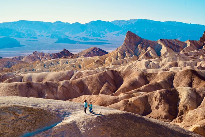 Death Valley Day & Night Tour - Scenic Stops, Sunset & Stargazing - Stop 1: the Death Valley welcome sign photo moment