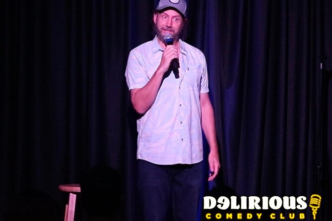 Delirious Comedy Club At Hennessey's Tavern Downtown Las Vegas - Drinks and dinner: Make it a proper night, not a quick stop