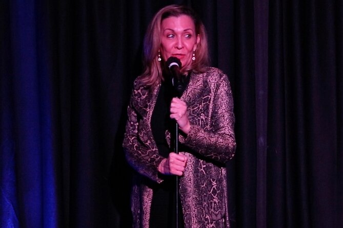 Delirious Comedy Club At Hennessey's Tavern Downtown Las Vegas - Downtown logistics: Walking, rides, and where the night fits
