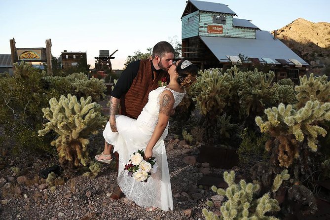 Eldorado Canyon Wedding Package - The limo ride from your Las Vegas hotel (and why it’s worth it)