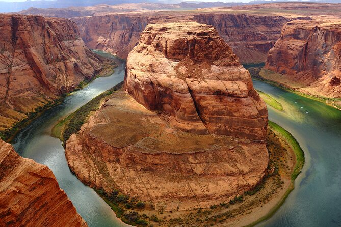 Extra Luxury tour for up to 7 to Antelope Canyon X and Horseshoes - The included comforts: water, snacks, and Wi‑Fi on a long day