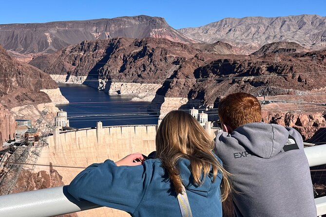 French Tour of the Skywalk Grand Canyon and Hoover Dam - Skywalk time: walking the glass platform with admission included