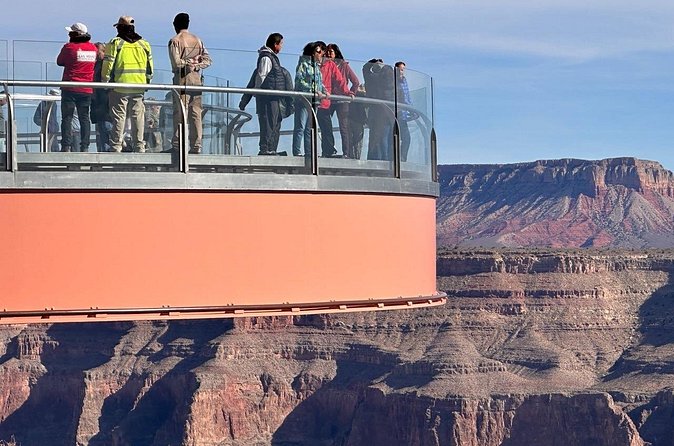 French Tour of the Skywalk Grand Canyon and Hoover Dam - Food, water, and comfort: where the day’s value really shows