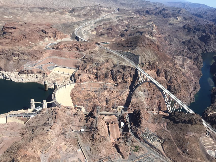 From Vegas: Grand Canyon Helicopter with Eagle Point Landing - The return flight over Las Vegas: where to look from above
