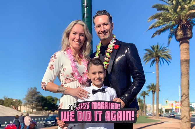 Get Married at the Fabulous Las Vegas Sign + Photos - Location Reality: Where the Noise and Traffic Can Affect Photos