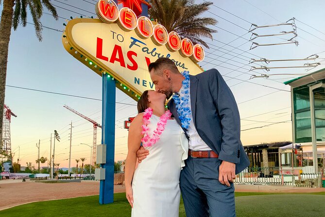 Get Married: Elvis Wedding + Las Vegas Sign + Photography - Elvis Wedding + Las Vegas Sign: the “do it once, remember it forever” setup