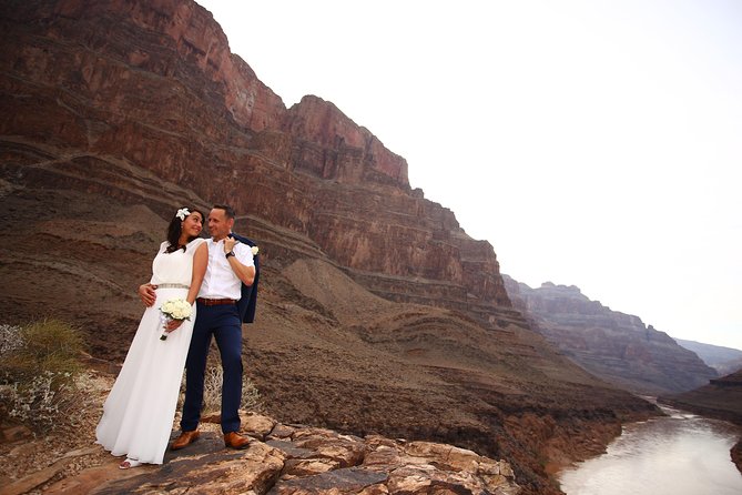 Grand Canyon Helicopter Wedding - Limo upgrade options and the champagne-and-photos pacing