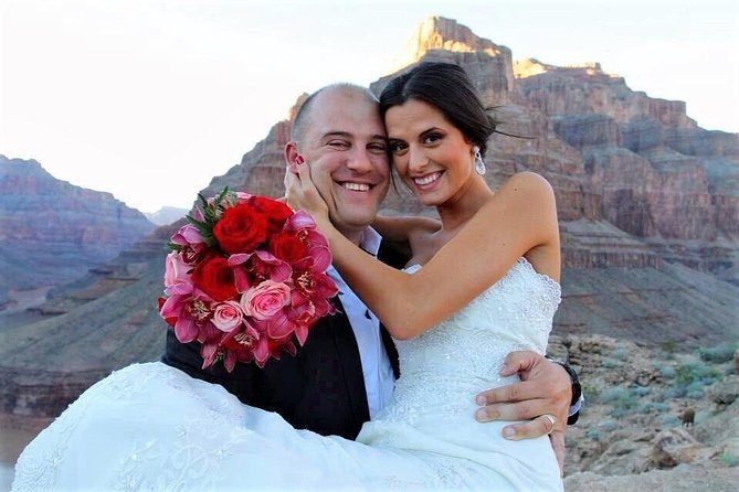 Grand Canyon Helicopter Wedding - The wedding team: minister, photographer, and those rose details