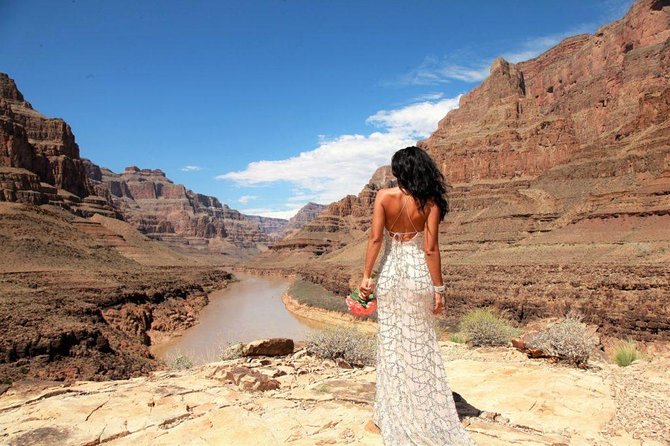 Grand Canyon Helicopter Wedding - Grand Canyon West: where your ceremony feels different