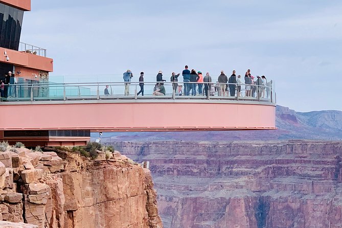 Grand Canyon Tour in Spanish with Skywalk and Hoover Dam included - Hoover Dam and Lake Mead stops for photos (not quick chaos)
