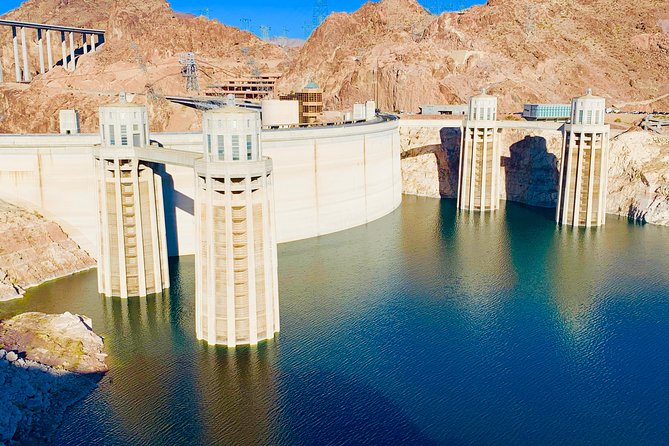 Grand Canyon Tour in Spanish with Skywalk and Hoover Dam included - Lunch, guide photos, and why the schedule feels less stressful