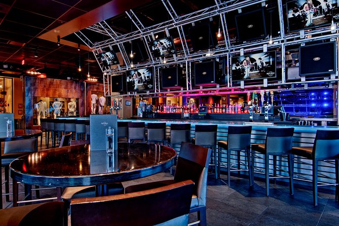 Hard Rock Cafe Las Vegas - Rock memorabilia time: the fun part that isn’t just decoration