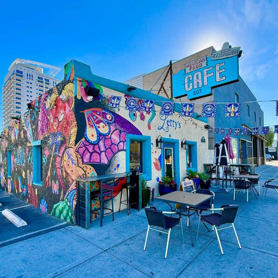 Las Vegas: 18b Arts District Walking Adventure - Shops, bars, and the practical culture of the district