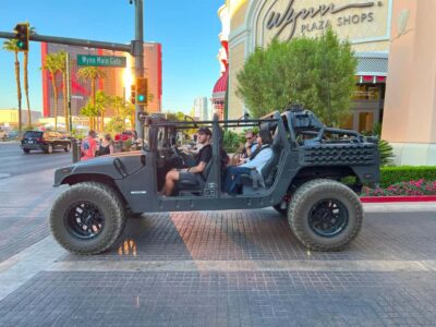 Las Vegas: 7 Magic Mountains and Pioneer Saloon Hummer Tour - How Seven Magic Mountains Becomes a Real Photo Moment