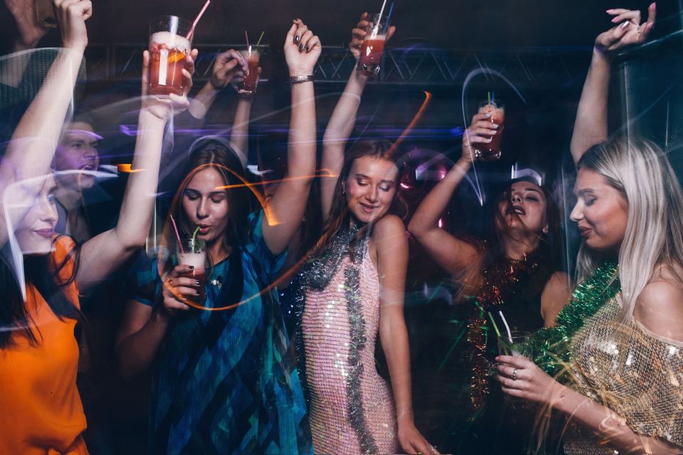 Las Vegas: Bachelorette Party Bus Club Crawl - How the 6-hour timeline usually feels in real life