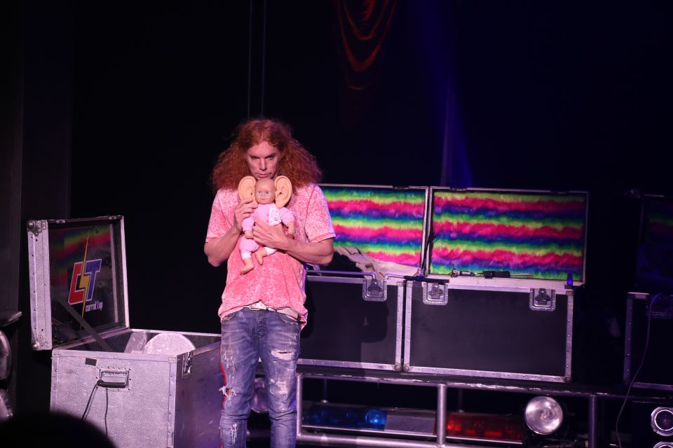 Las Vegas: Carrot Top at Luxor Hotel & Casino - Key things that make this Carrot Top show worth your time