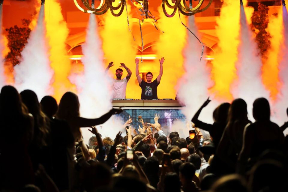 Las Vegas: Club Crawl by Party Bus w/ Free Drinks - The First Hotel Stop: Bar + Nightclub, Guided So You Don’t Miss It