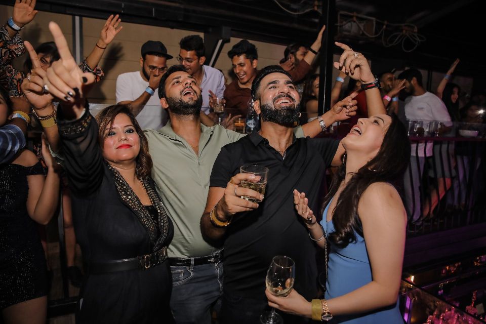 Las Vegas: Club Crawl by Party Bus w/ Free Drinks - Price Value: Why $65 Can Make Sense in Vegas