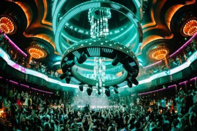 Las Vegas Club Crawl with Party Bus and Free Drinks - 9:30 pm Meeting Point on Flamingo Road: How the Night Starts