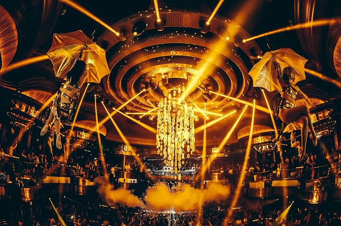 Las Vegas Club Crawl with Party Bus and Free Drinks - Group Size and the Party-Bus Feel (Up to 100)