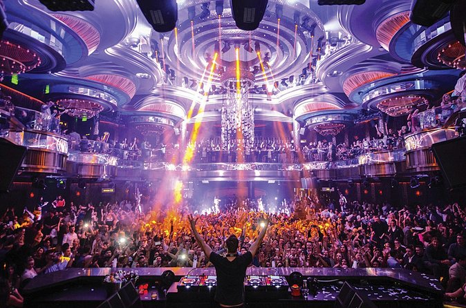Las Vegas Club Crawl with Party Bus and Free Drinks - Who This Club Crawl Is Best For (And Who Might Feel Off-Schedule)