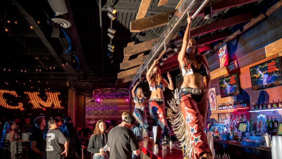 Las Vegas: Country Bar Crawl by Party Bus w/ Mixed Drinks - A Party-Bus Crawl That Trades Planning for Fun