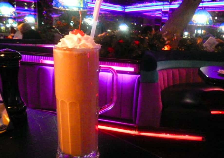 Las Vegas: Elvis Presley History Walking Tour of Landmarks - Fontainebleau connection: the Sinatra comeback link