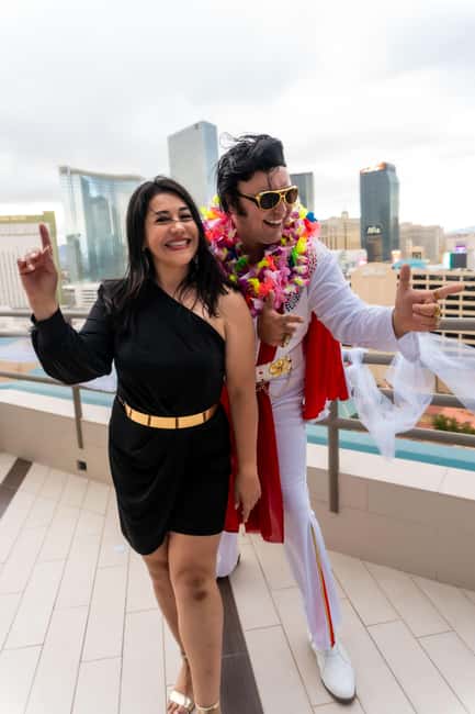 Las Vegas: Elvis Presley History Walking Tour of Landmarks - Peppermill milkshake finale and the optional bar add-ons