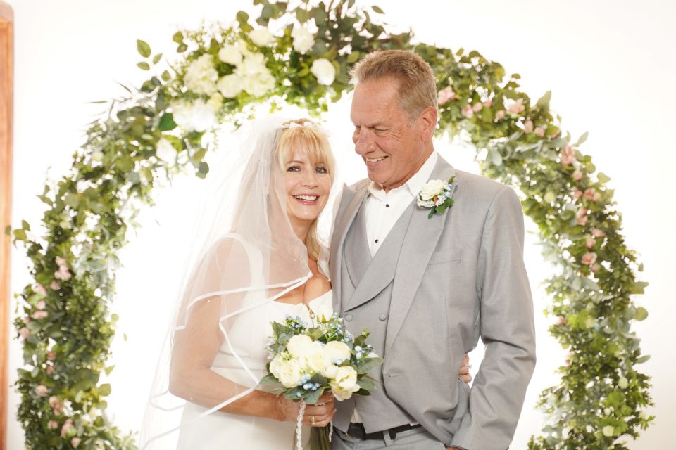 Las Vegas: Elvis Themed Wedding with Limousine - Timing: The Real 2-Hour Experience