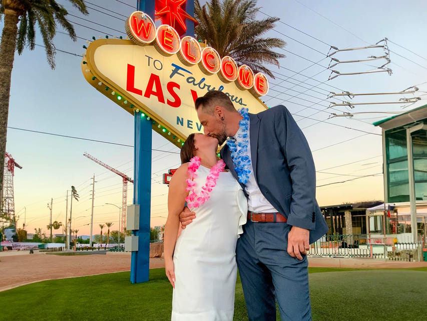 Las Vegas: Elvis Wedding with Las Vegas Sign Photos Included - Key things to know before you book this Elvis wedding
