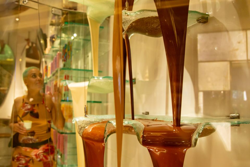 Las Vegas: Foodie Walking Tour on The Strip with Tastings - Park MGM and Eataly-style Italian market: a sunlit Italy break