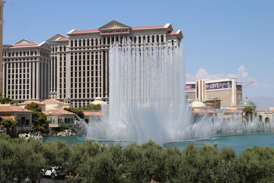 Las Vegas: Foodie Walking Tour on The Strip with Tastings - What you actually get for $99: value across 150 minutes