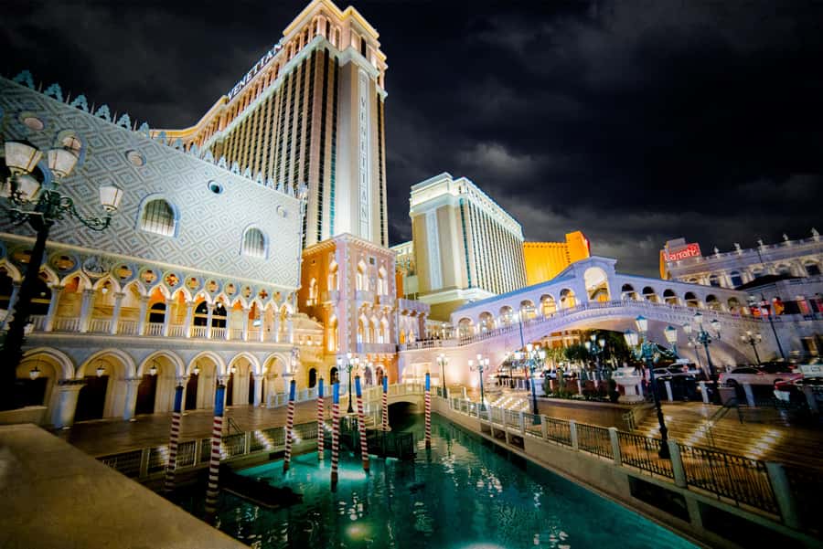 Las Vegas: Gangsters, Glitz, and Gore Ghost Tour - How the Guides Make It Spooky (Without Getting Weird)