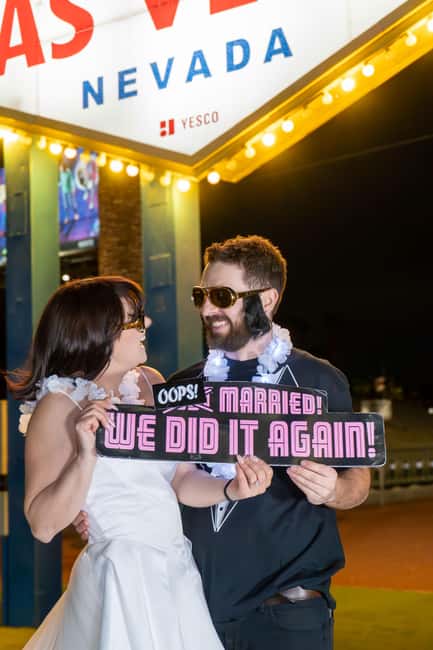 Las Vegas: Gold Elvis Vow Renewal or Wedding at Welcome Sign - Photo time at both sides of the Vegas sign