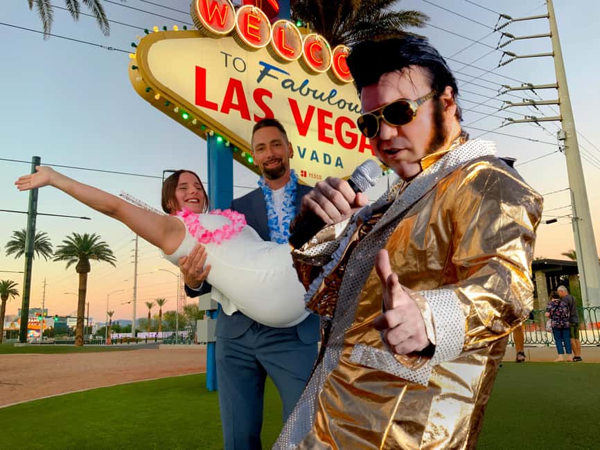 Las Vegas: Gold Elvis Vow Renewal or Wedding at Welcome Sign - Price and value: what $98 really covers