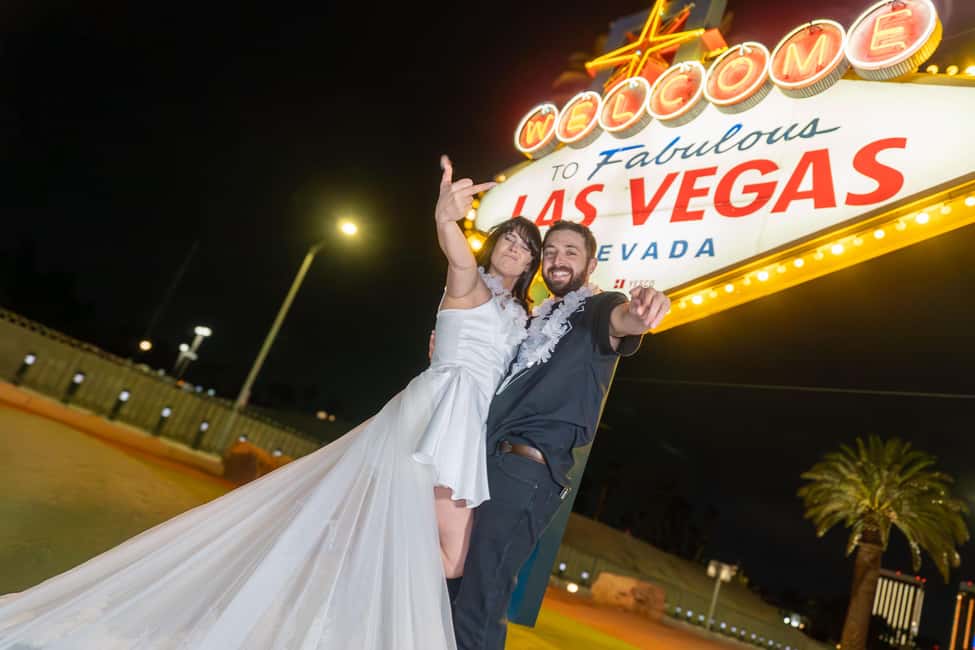 Las Vegas: Gold Elvis Vow Renewal or Wedding at Welcome Sign - Meeting logistics that keep your day easy