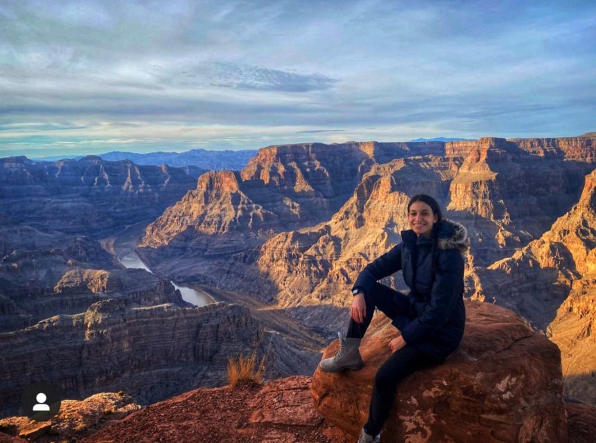 Las Vegas: Grand Canyon, Hoover Dam & 7 Magic Mountains Tour - Direct pickup and a fast-moving morning from the Strip