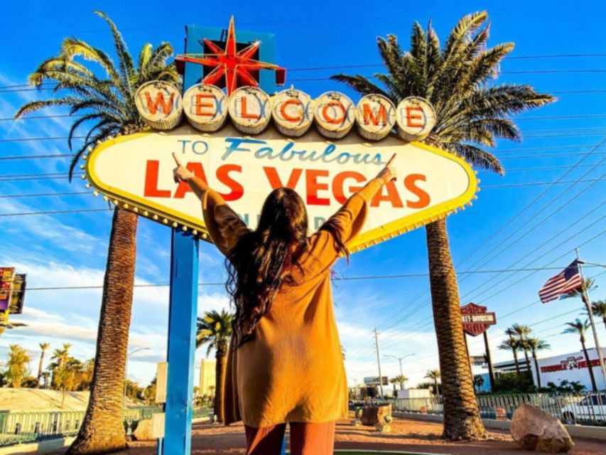 Las Vegas: Grand Canyon, Hoover Dam & 7 Magic Mountains Tour - The quick Welcome sign photo stop