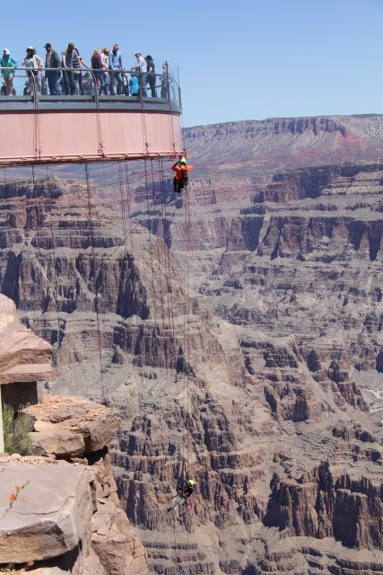 Las Vegas: Grand Canyon in Spanish with Skywalk and Lunch - The breakfast-and-coffee pause, plus Joshua Tree country