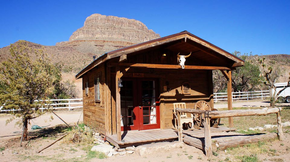 Las Vegas: Grand Canyon Ranch Tour with Horseback/Wagon Ride - Leaving the Strip: What the Round-Trip Transfer Really Does