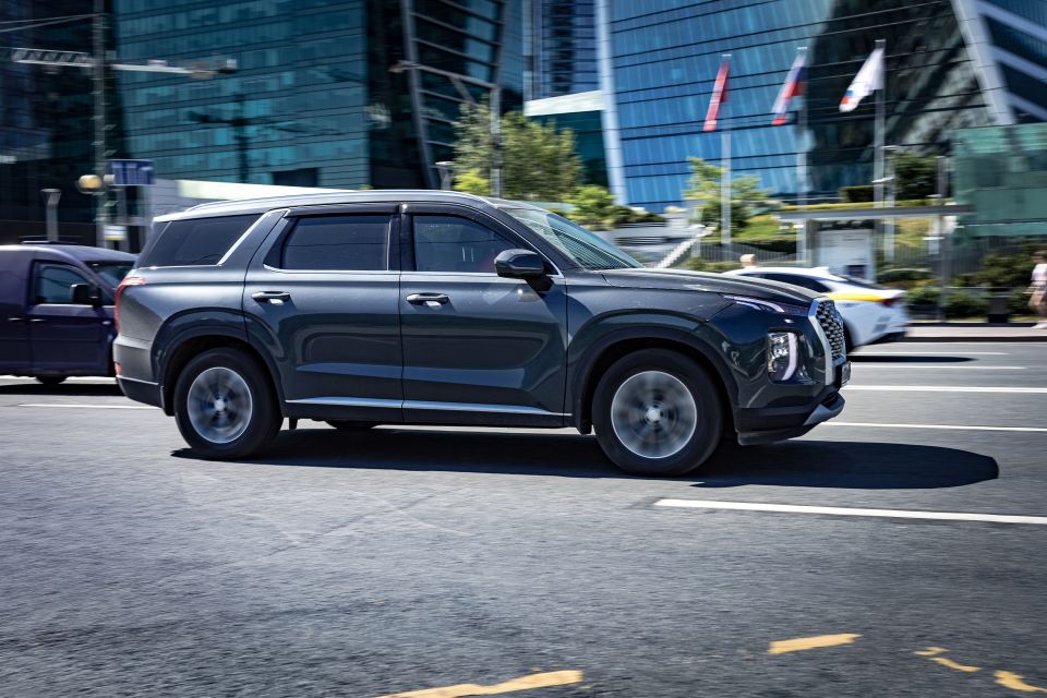 Las Vegas Harry Reid Airport Private Transfer Service - The ride itself: comfortable cars, water, and luggage help