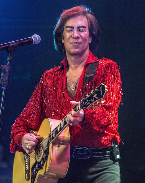 Las Vegas: King of Diamonds - The Neil Diamond Tribute Show - What King of Diamonds Is Really Like in Las Vegas